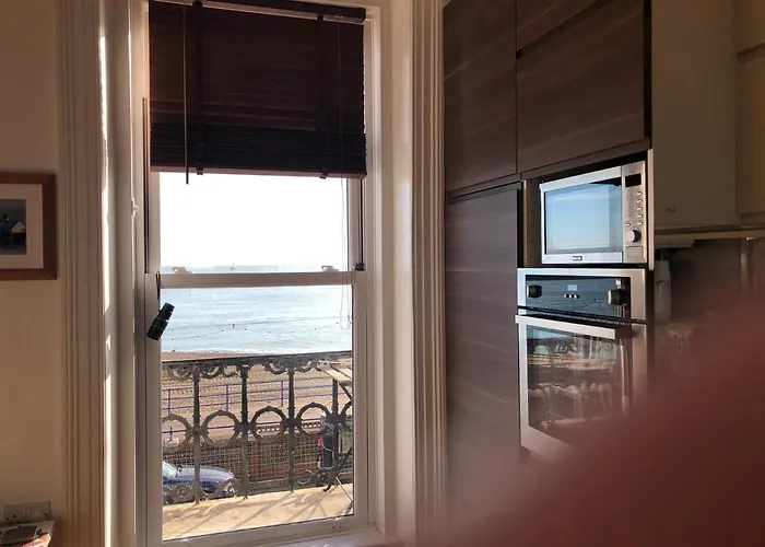 Skippers View Sunny Balcony